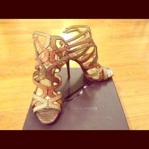 B Brian Atwood carbinia triple-buckle snake cage!