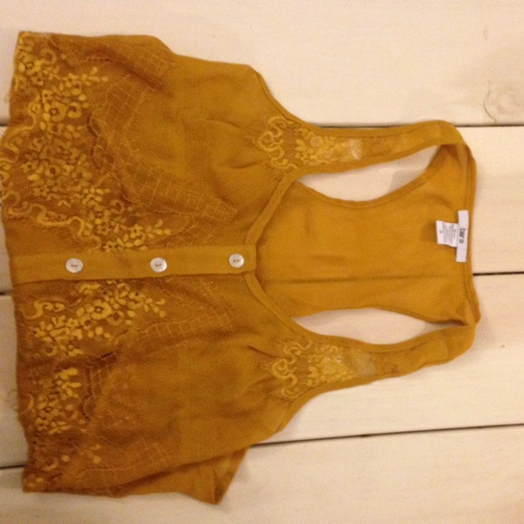 barr III Razor back Top