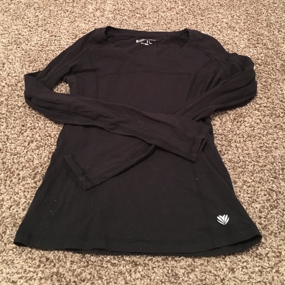 Long sleeve athletic top