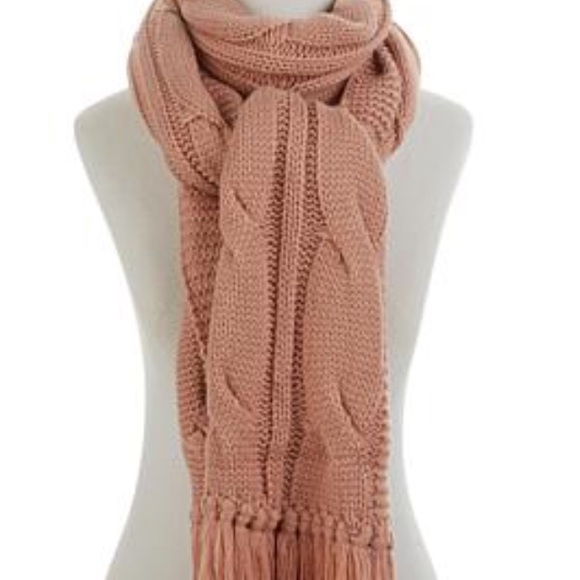Serena Williams Signature Collection Accessories - NWOT New Serena Williams cable knit scarf