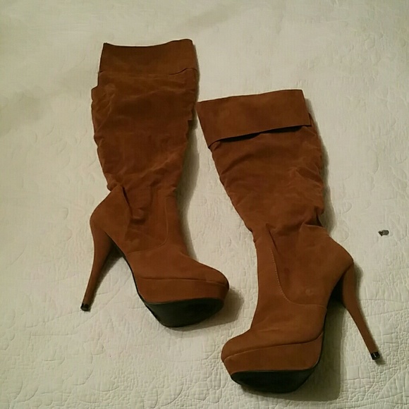 🚨🚨SOLD🚨🚨Tan faux suede/velvet high heel boots