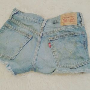 Levi 501 fray high waisted short