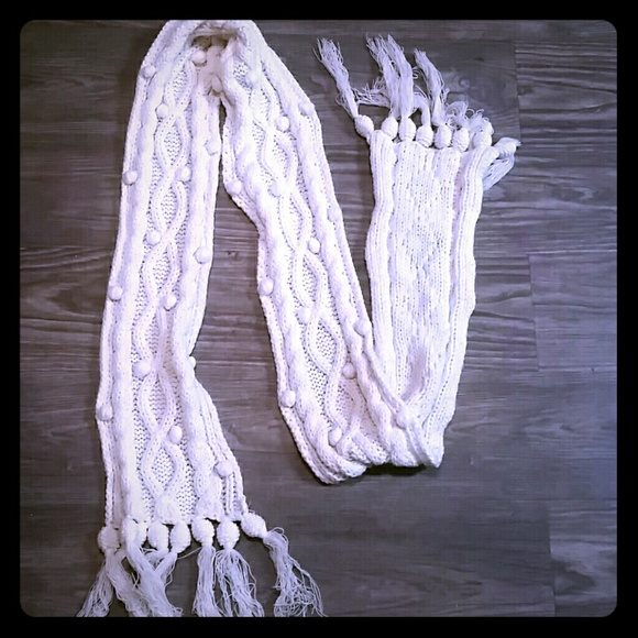White knit scarf.