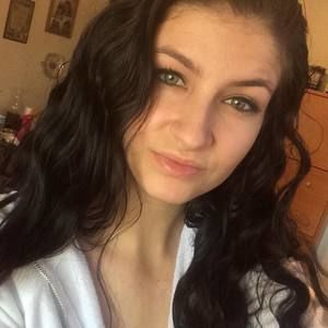 Meet your Posher, Emily tara