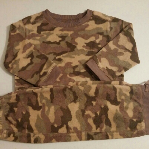 ~Boy's 18M Fleece Camo Sweatsuit~