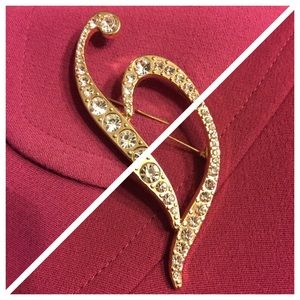 Beautiful Pin/Brooch with Rhinestones