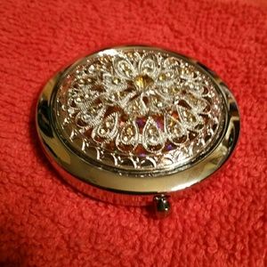 Vintage compact