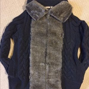 Beautiful sweater for for looks and feels real❤️