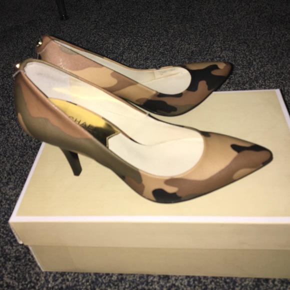 Michael Kors pumps in Duffle