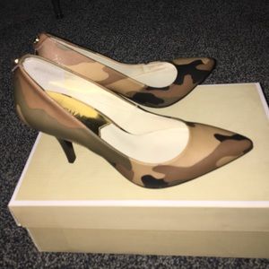 Michael Kors pumps in Duffle