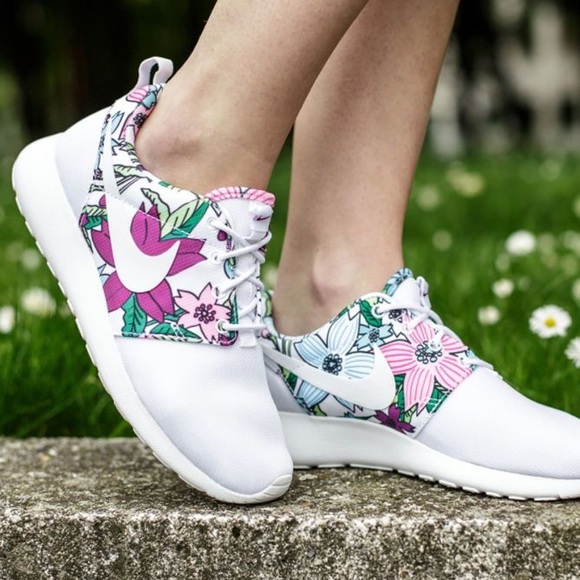 Nike Shoes - NIKE Floral Roshe