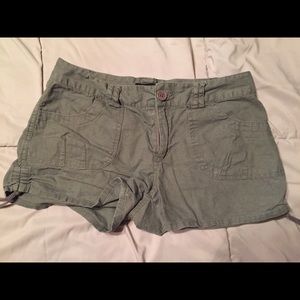 Linen Forest Green Shorts. Size M