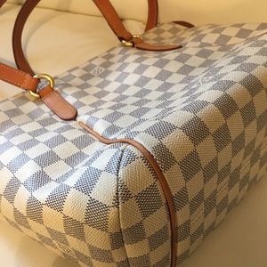 Trade @eileenon only Louis Vuitton Totally PM Azur