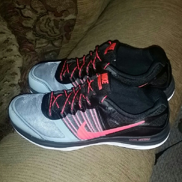 NIKE DUAL FUSION X  SIZE:6.5 Y