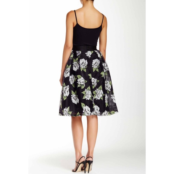 🌲Buy 1 Get 1 Free🌲 Gracia Floral Full Skirt - Picture 3 of 4