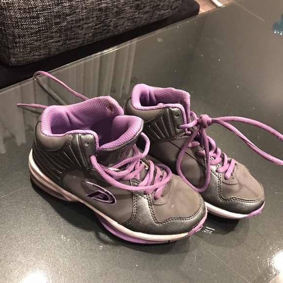 Girls basketball shoes