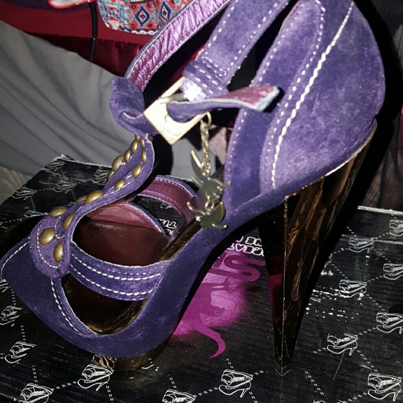Shoes worn once