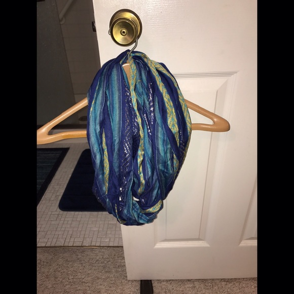 Infinity scarf - Picture 2 of 2