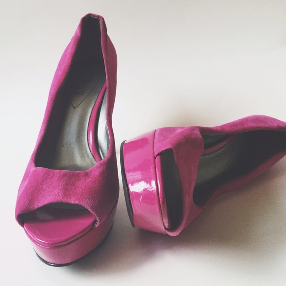 Guess Pink Pumps - Picture 1 of 3