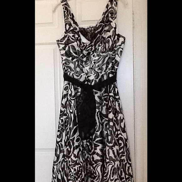 JS Boutique Black/White Floral A-Line Dress Sz 14.