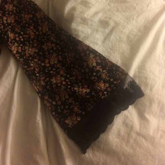 Floral blouse - Picture 3 of 3