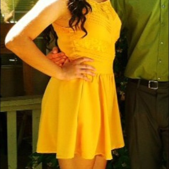 Yellow romper - Picture 3 of 3