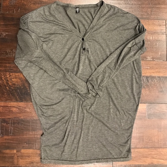 Quarter sleeve tee