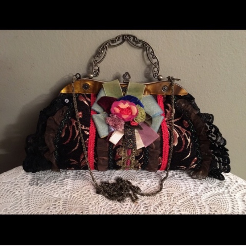 ๐HP๐ 1/28/17 VINTAGE FLORAL BLK LACE RED HANDBAG - Picture 1 of 4