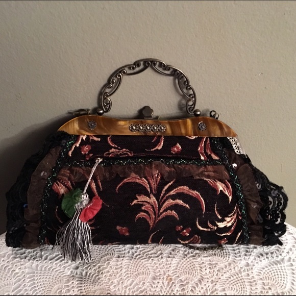 🍒HP🍒 1/28/17 VINTAGE FLORAL BLK LACE RED HANDBAG - Picture 2 of 4