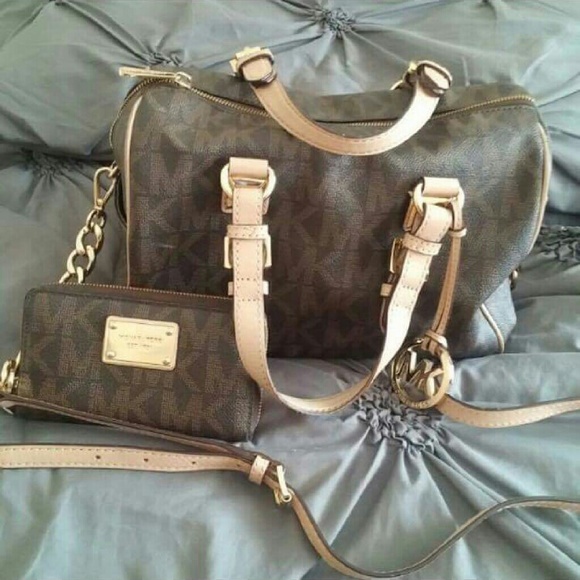 Authentic michael kors purse and wallet!