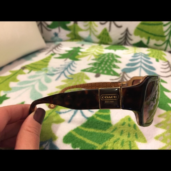 Authentic Coach Delphine sunglasses w/case - Picture 2 of 4