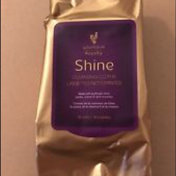 Younique shine cleaning cloths makeup removing