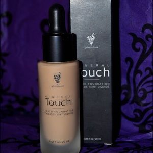 Younique liquid foundation in organza