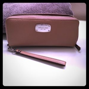 Brand new Michael Kors wallet. Real*