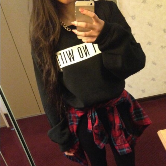 Dimepiece Ain't No Wifey sweater