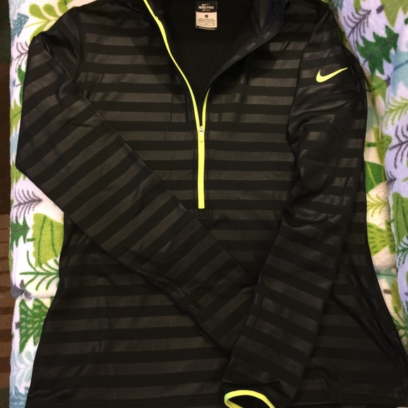 NikePro HyperWarm halfzip - Picture 1 of 2