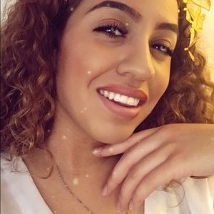 Meet your Posher, Gabriela
