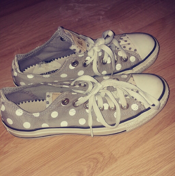 Womens converse size 7.