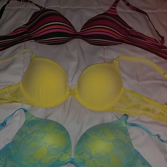 Victoria secret bras all of them are 36c - Picture 1 of 4