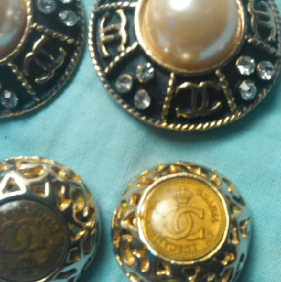 2 pairs of vintage chanel earings - Picture 3 of 4