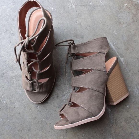 ❗️marked down❗️Taupe lace up block heel sandals - Picture 3 of 4