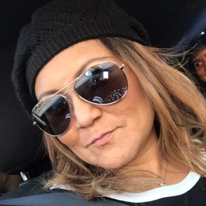 Meet your Posher, Esmeralda