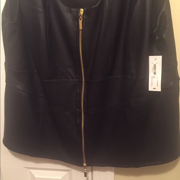 Bisou Bisou Faux Leather Vest. Black w/gold zipper - Picture 3 of 4