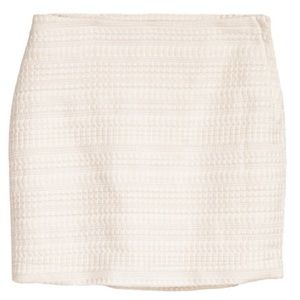 H&M 💋 TEXTURED MINI SKIRT