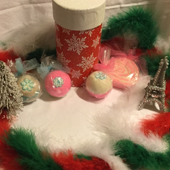 Lush Snow Fairy type bath bombs & bubble bar set.