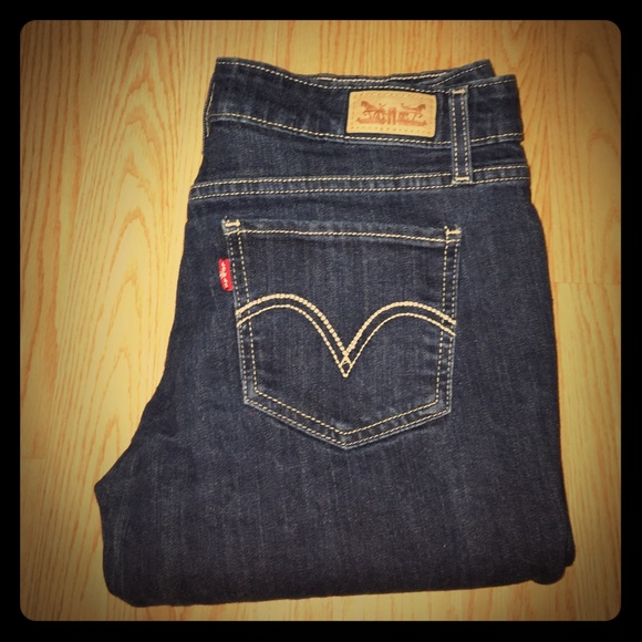 DARK BLUE LEVI'S NWOT