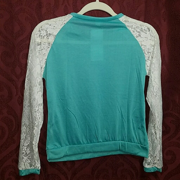 NWT Tiffany's Turquoise & Lace L/S Top Small - Picture 2 of 3