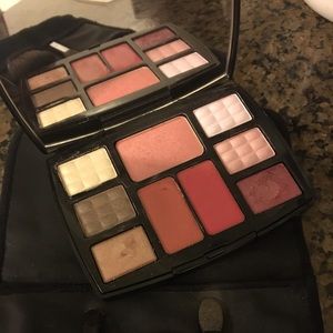 Travel pallet by Chanel