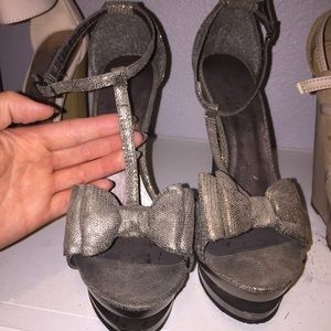 T strap heels