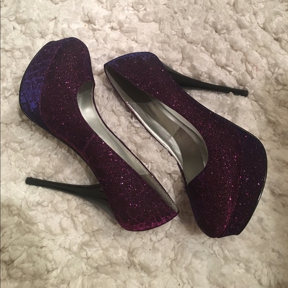Shoes - Iridescent color changing pumps